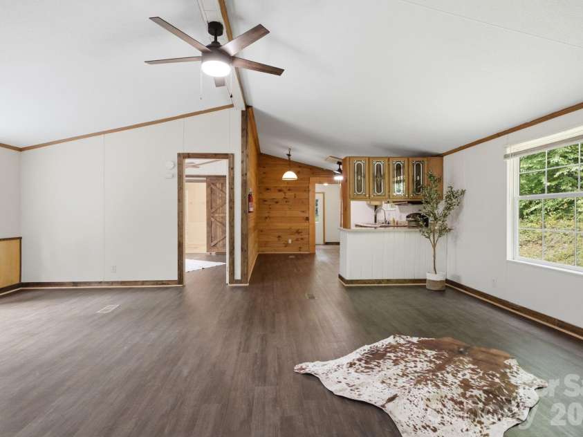 55 Twin Oaks Lane, Spruce Pine, NC 28777.  MLS# CAR4404051, YatesRealty ID 1438. 