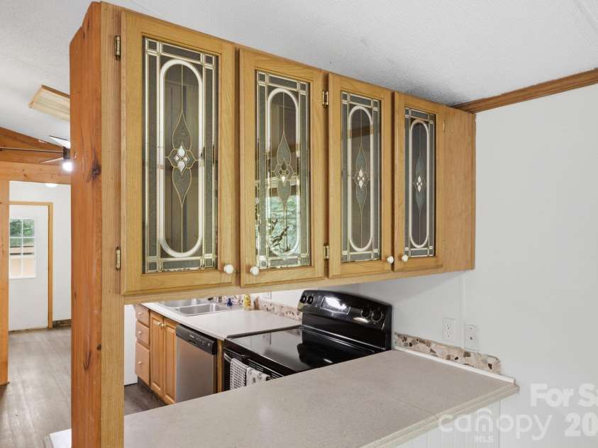 55 Twin Oaks Lane, Spruce Pine, NC 28777.  MLS# CAR4404051, YatesRealty ID 1438. 