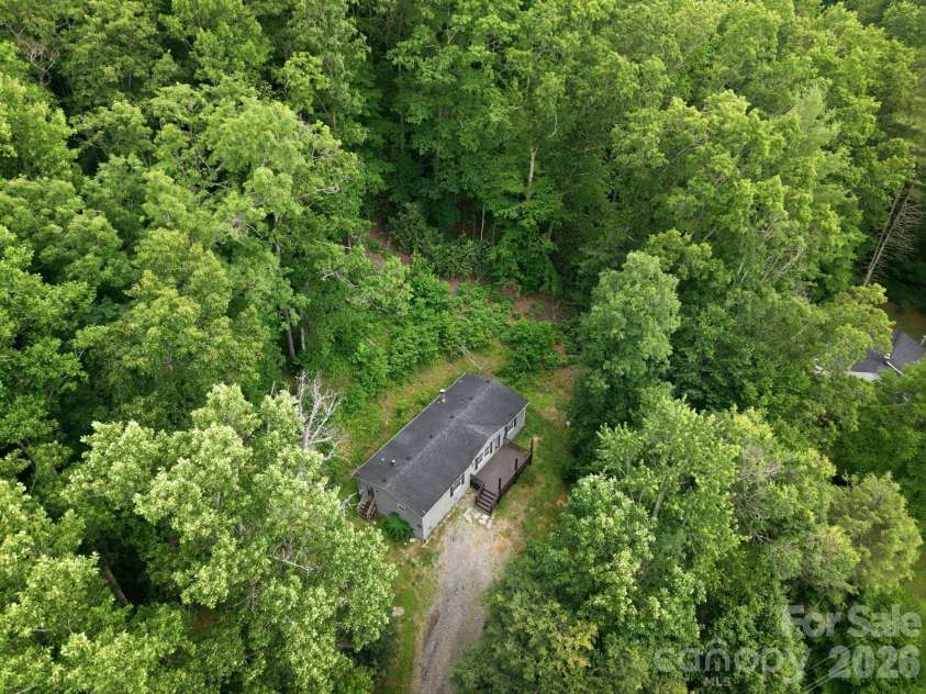 55 Twin Oaks Lane, Spruce Pine, NC 28777.  MLS# CAR4404051, YatesRealty ID 1438. 