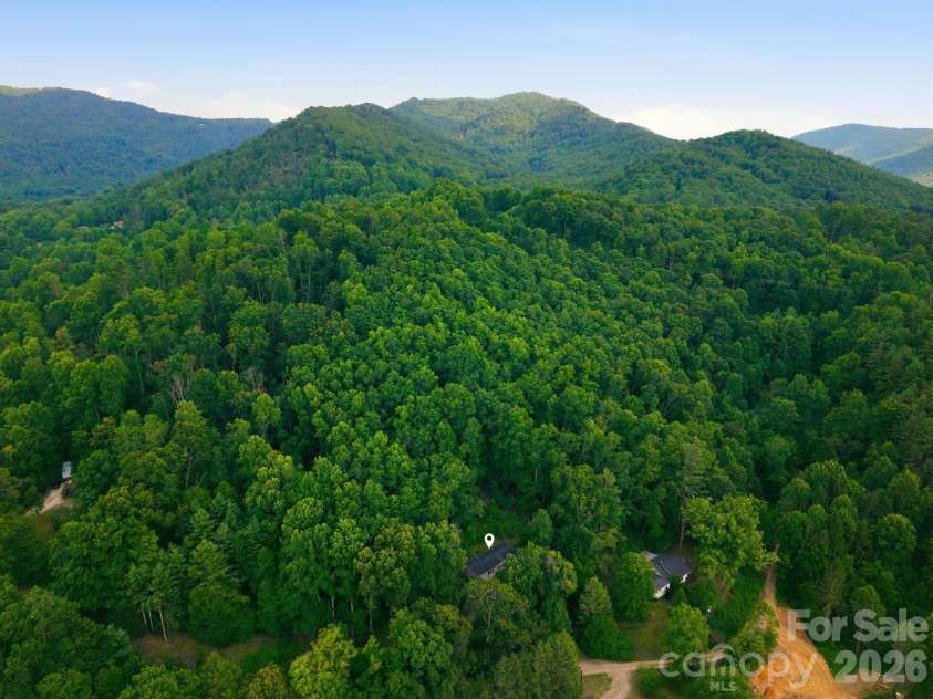 55 Twin Oaks Lane, Spruce Pine, NC 28777.  MLS# CAR4404051, YatesRealty ID 1438. 