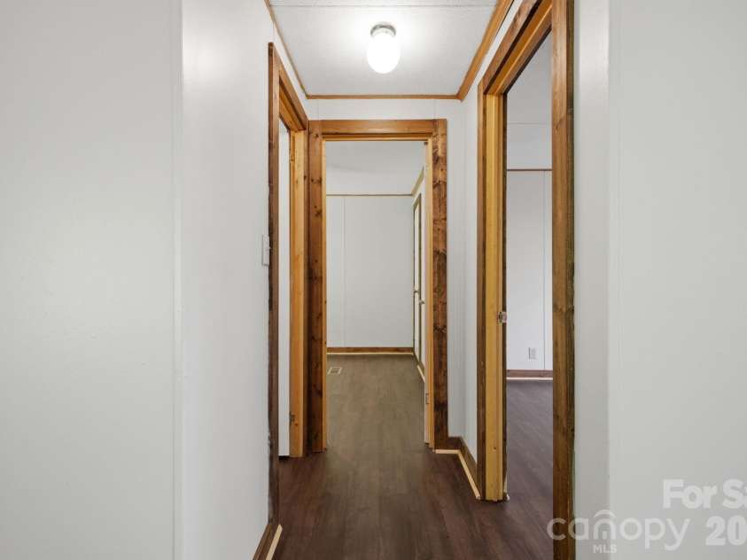 55 Twin Oaks Lane, Spruce Pine, NC 28777.  MLS# CAR4404051, YatesRealty ID 1438. Hallway