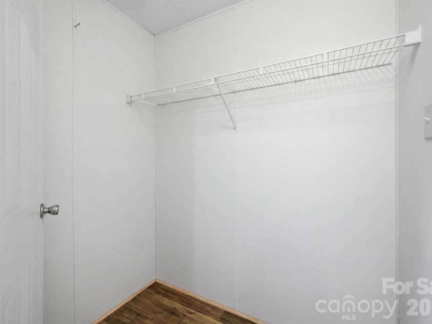 55 Twin Oaks Lane, Spruce Pine, NC 28777.  MLS# CAR4404051, YatesRealty ID 1438. Master Walk in Closet