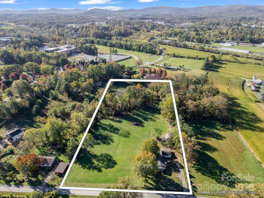 628 New Hope Road, Flat Rock, NC 28731.  MLS# CAR4326419, YatesRealty ID 1438. 