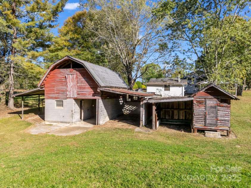 628 New Hope Road, Flat Rock, NC 28731.  MLS# CAR4326419, YatesRealty ID 1438. 