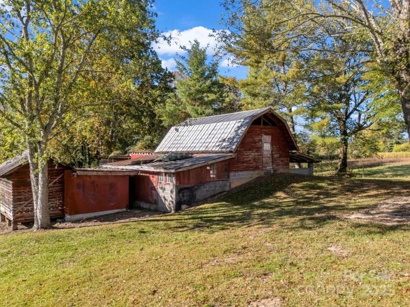 628 New Hope Road, Flat Rock, NC 28731.  MLS# CAR4326419, YatesRealty ID 1438. 