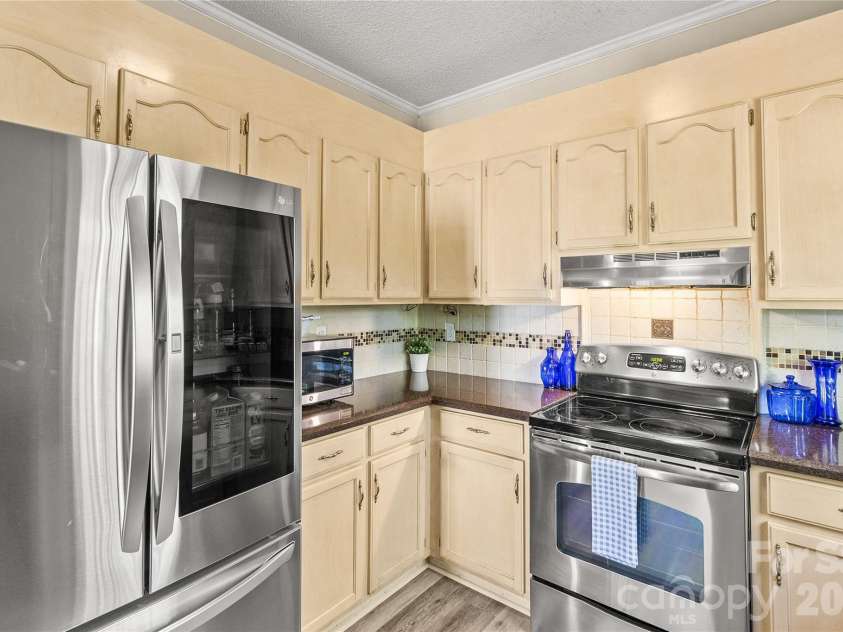 12537 Levins Hall Road, Huntersville, NC 28078.  MLS# CAR4368006, YatesRealty ID 14380. Kitchen