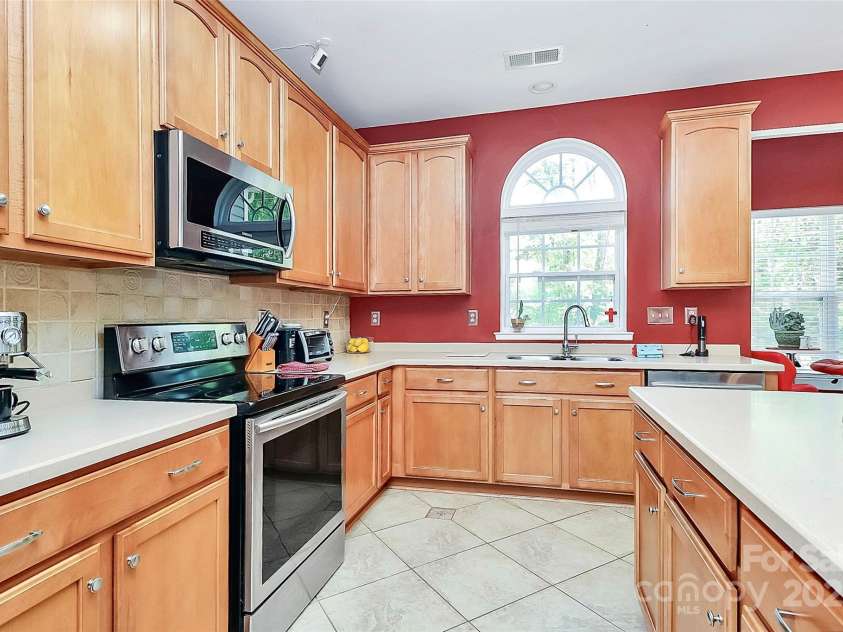 2003 Dataw Lane, Indian Trail, NC 28079.  MLS# CAR4248535, YatesRealty ID 14381. Kitchen