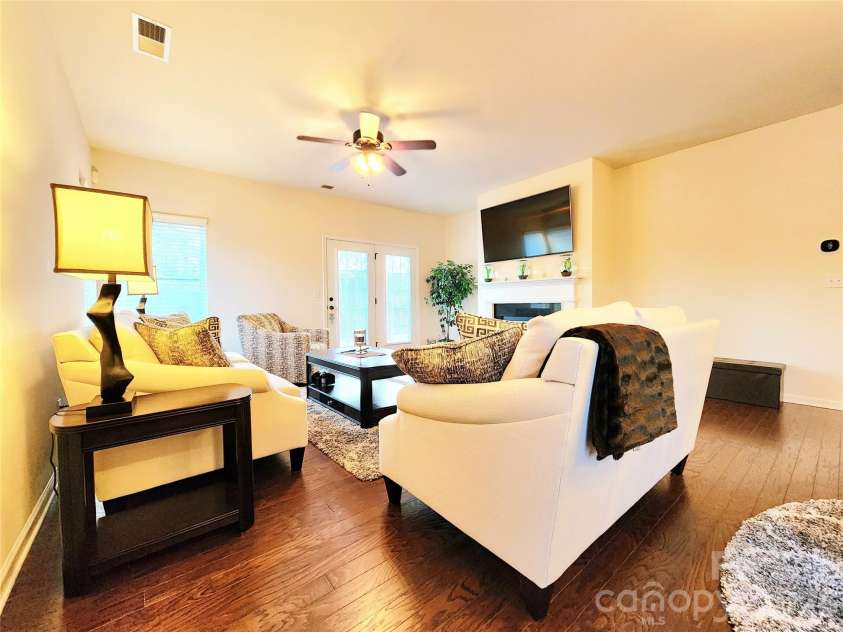 7315 Strawberry Fields Lane, Charlotte, NC 28278.  MLS# CAR4356740, YatesRealty ID 14381. 