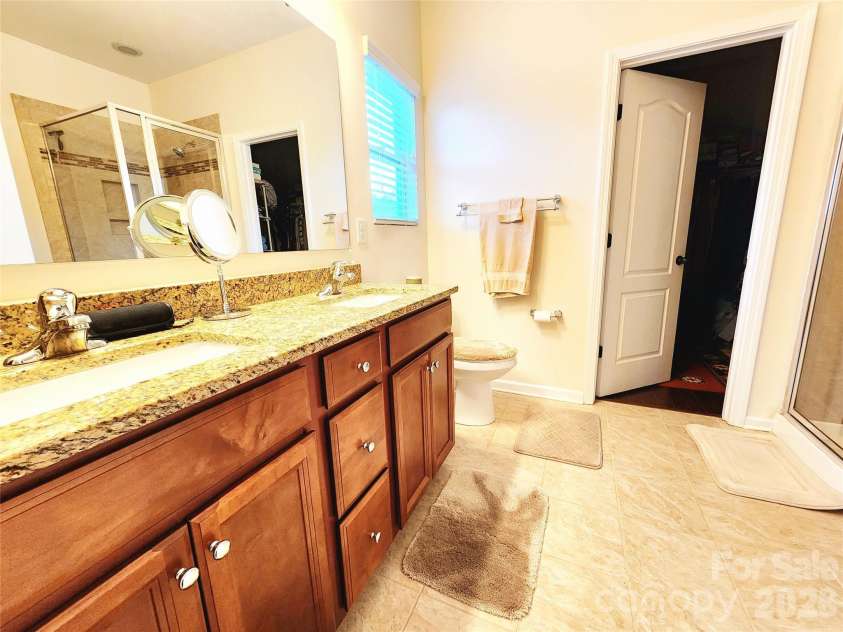 7315 Strawberry Fields Lane, Charlotte, NC 28278.  MLS# CAR4356740, YatesRealty ID 14381. 