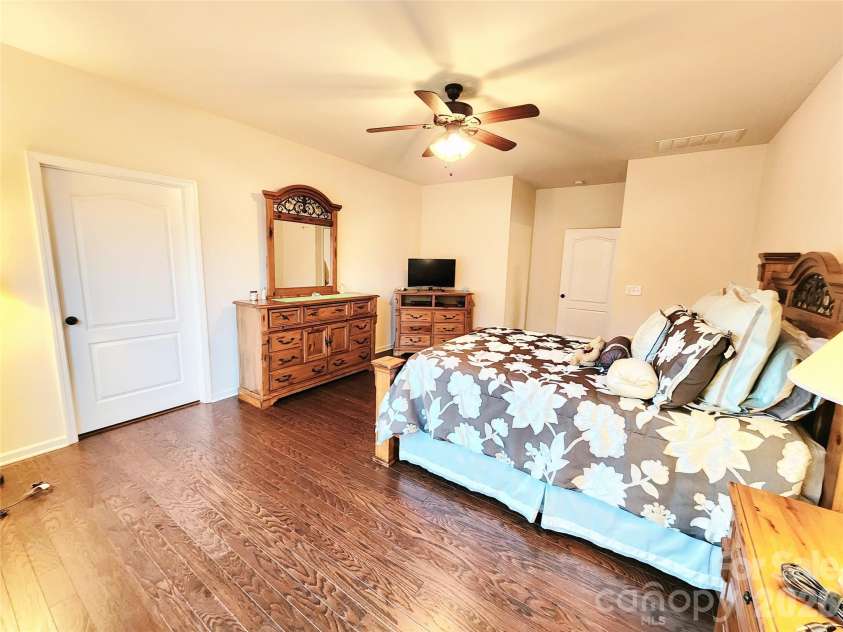 7315 Strawberry Fields Lane, Charlotte, NC 28278.  MLS# CAR4356740, YatesRealty ID 14381. 