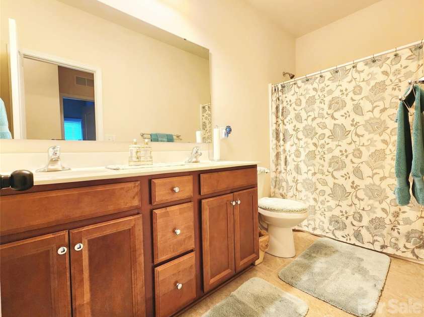 7315 Strawberry Fields Lane, Charlotte, NC 28278.  MLS# CAR4356740, YatesRealty ID 14381. 