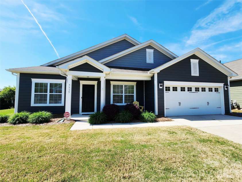 7315 Strawberry Fields Lane, Charlotte, NC 28278.  MLS# CAR4356740, YatesRealty ID 14381. 