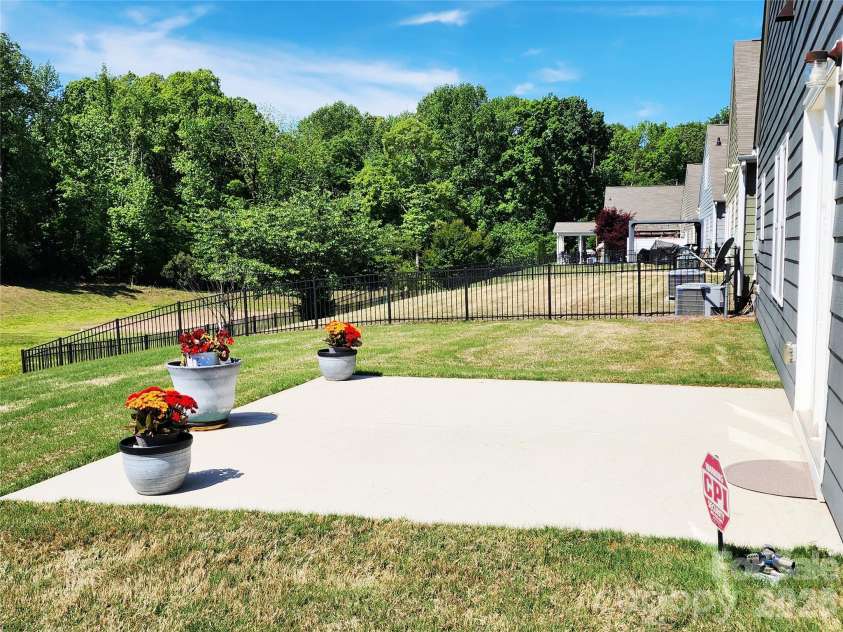 7315 Strawberry Fields Lane, Charlotte, NC 28278.  MLS# CAR4356740, YatesRealty ID 14381. 
