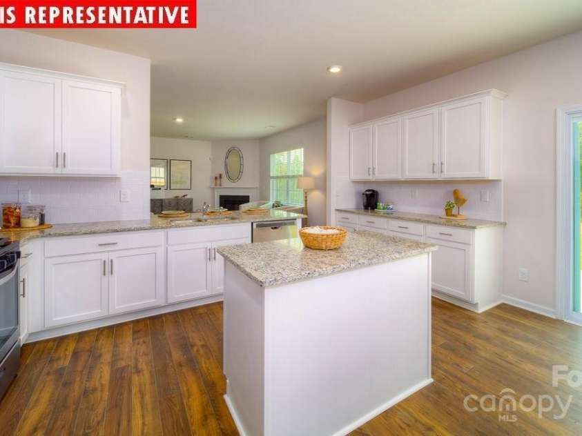 11128 Cardinal Creek Avenue, Charlotte, NC 28215.  MLS# CAR4252078, YatesRealty ID 14382. 