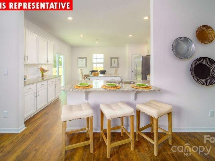 11128 Cardinal Creek Avenue, Charlotte, NC 28215.  MLS# CAR4252078, YatesRealty ID 14382. 