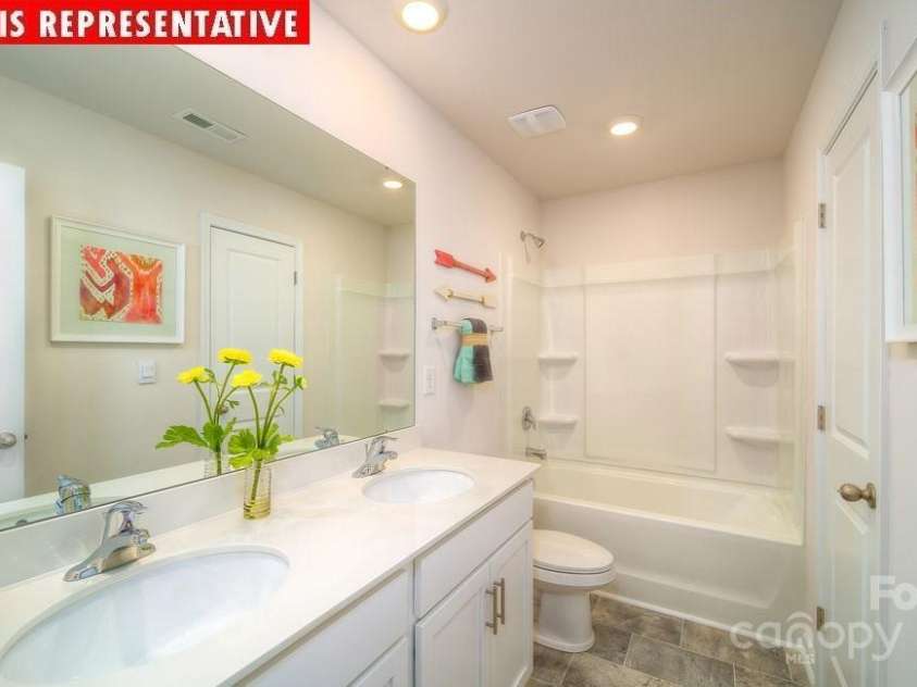 11128 Cardinal Creek Avenue, Charlotte, NC 28215.  MLS# CAR4252078, YatesRealty ID 14382. 