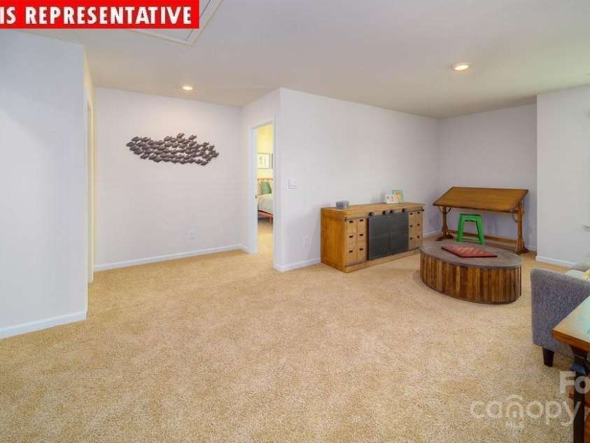 11128 Cardinal Creek Avenue, Charlotte, NC 28215.  MLS# CAR4252078, YatesRealty ID 14382. 