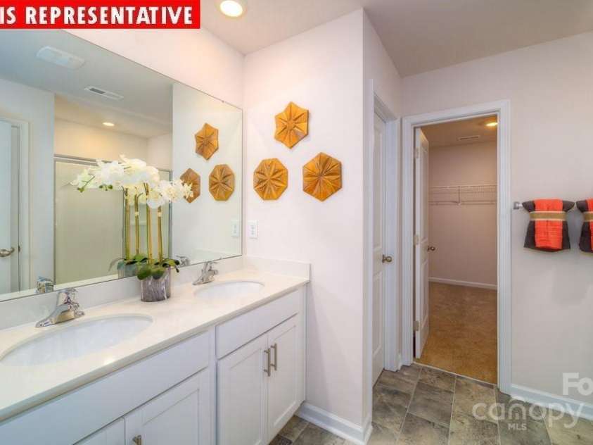 11128 Cardinal Creek Avenue, Charlotte, NC 28215.  MLS# CAR4252078, YatesRealty ID 14382. 