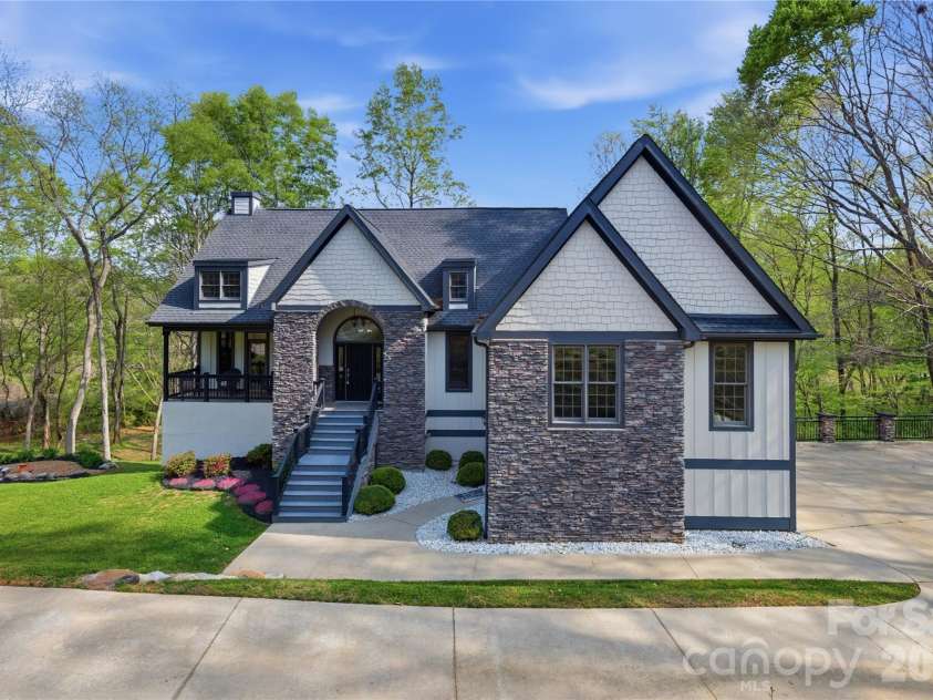 34 Rambling Creek, Tryon, NC 28782.  MLS# CAR4359966, YatesRealty ID 14382. 