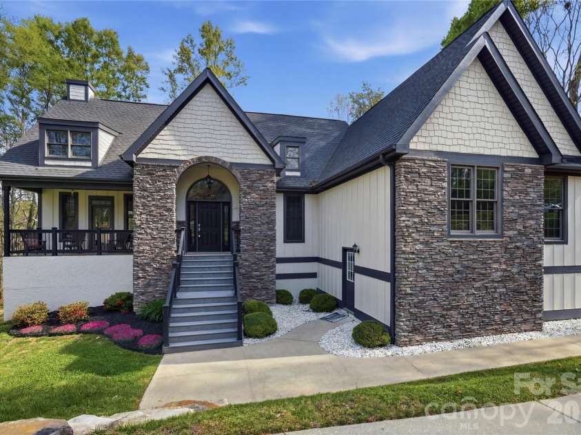 34 Rambling Creek, Tryon, NC 28782.  MLS# CAR4359966, YatesRealty ID 14382. 