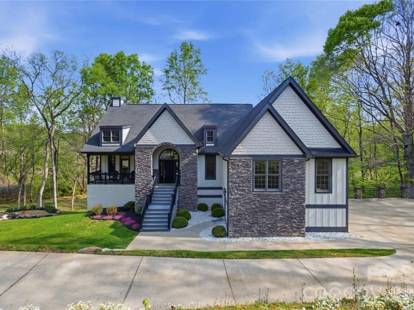34 Rambling Creek, Tryon, NC 28782.  MLS# CAR4359966, YatesRealty ID 14382. 