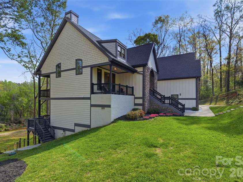 34 Rambling Creek, Tryon, NC 28782.  MLS# CAR4359966, YatesRealty ID 14382. 