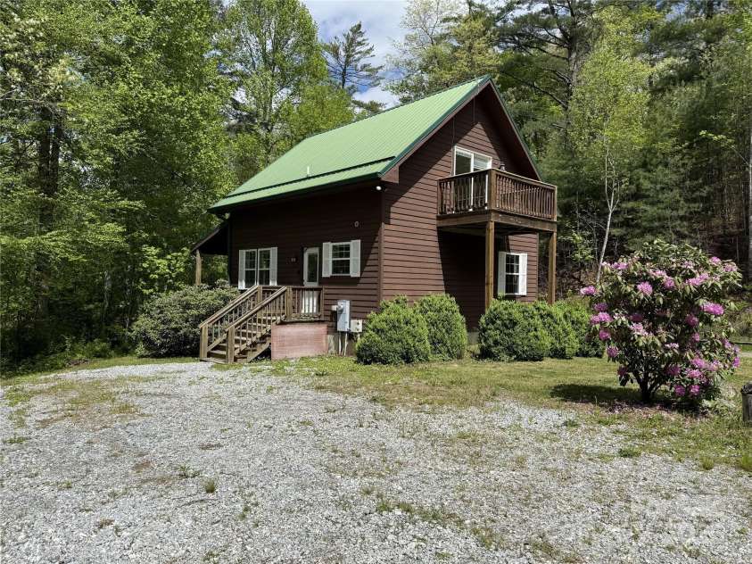 19 Winding Gap Lane, Tuckasegee, NC 28783.  MLS# CAR4254168, YatesRealty ID 14383. 