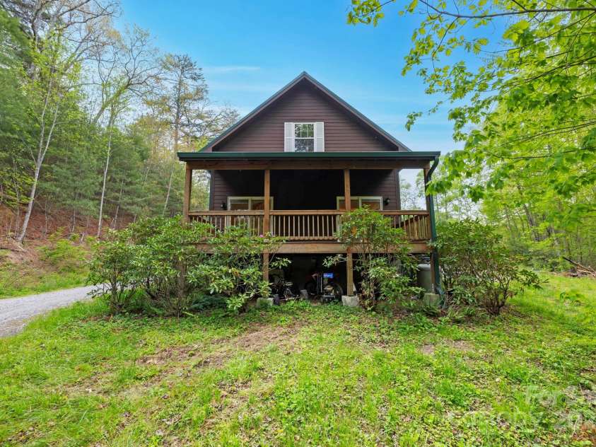 19 Winding Gap Lane, Tuckasegee, NC 28783.  MLS# CAR4254168, YatesRealty ID 14383. 