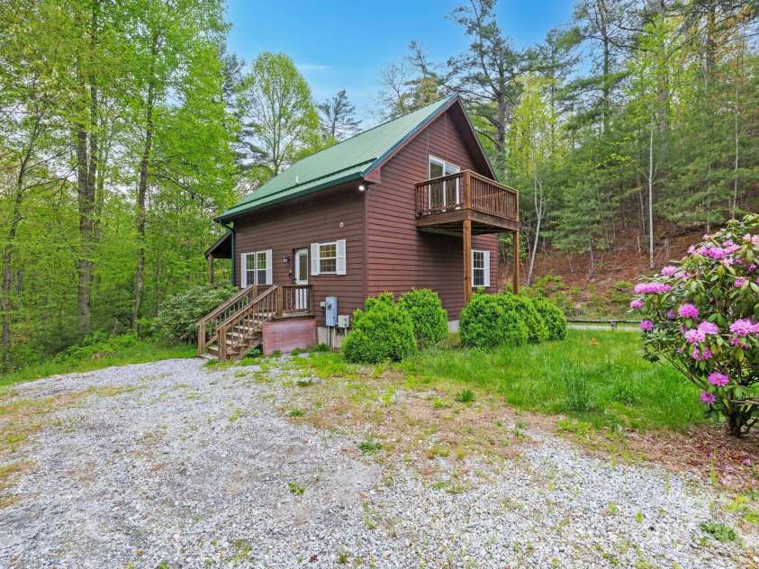 19 Winding Gap Lane, Tuckasegee, NC 28783.  MLS# CAR4254168, YatesRealty ID 14383. 