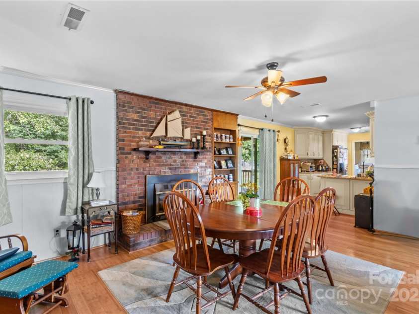 157 Meadowview Drive, Statesville, NC 28625.  MLS# CAR4256824, YatesRealty ID 14384. 