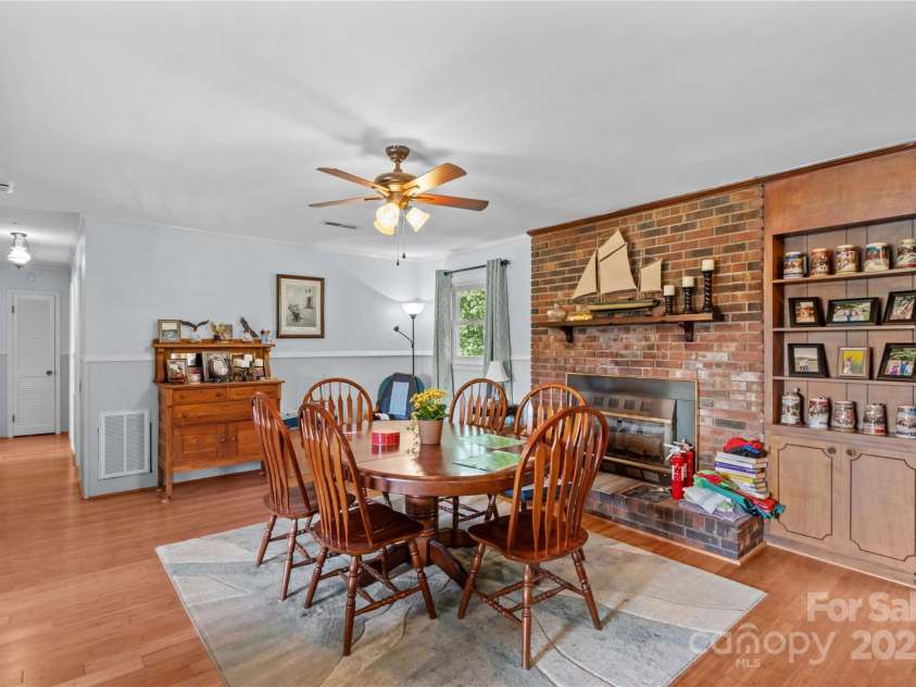157 Meadowview Drive, Statesville, NC 28625.  MLS# CAR4256824, YatesRealty ID 14384. 