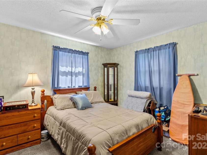 157 Meadowview Drive, Statesville, NC 28625.  MLS# CAR4256824, YatesRealty ID 14384. 