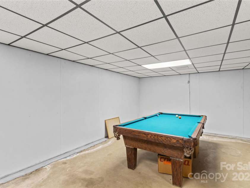 157 Meadowview Drive, Statesville, NC 28625.  MLS# CAR4256824, YatesRealty ID 14384. 