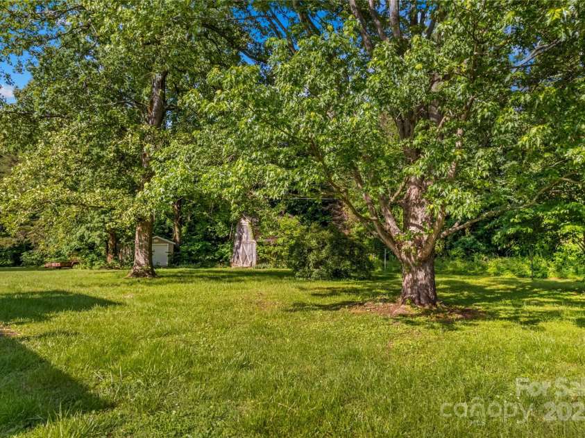 157 Meadowview Drive, Statesville, NC 28625.  MLS# CAR4256824, YatesRealty ID 14384. 