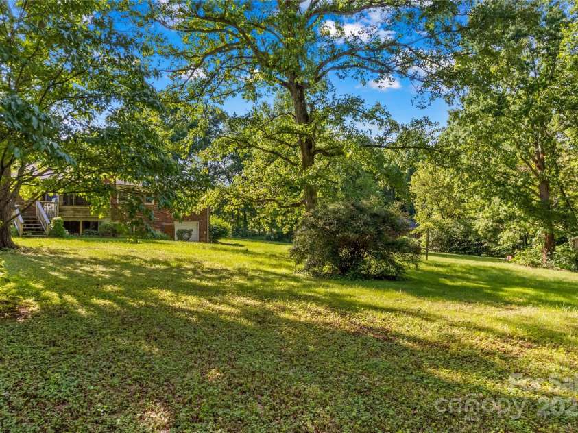 157 Meadowview Drive, Statesville, NC 28625.  MLS# CAR4256824, YatesRealty ID 14384. 