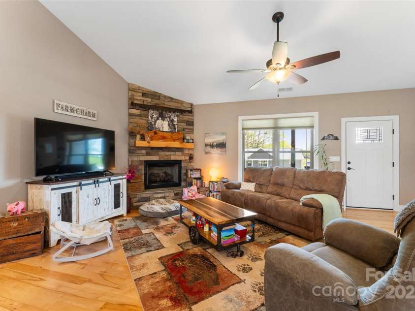 21 Corto Lane, Flat Rock, NC 28731.  MLS# CAR4252636, YatesRealty ID 14388. 