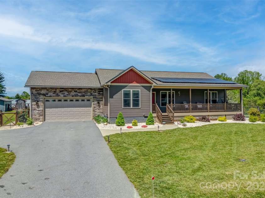 21 Corto Lane, Flat Rock, NC 28731.  MLS# CAR4252636, YatesRealty ID 14388. 