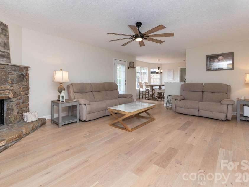 21 Lindon Cove Road, Candler, NC 28715.  MLS# CAR4361385, YatesRealty ID 14388. 