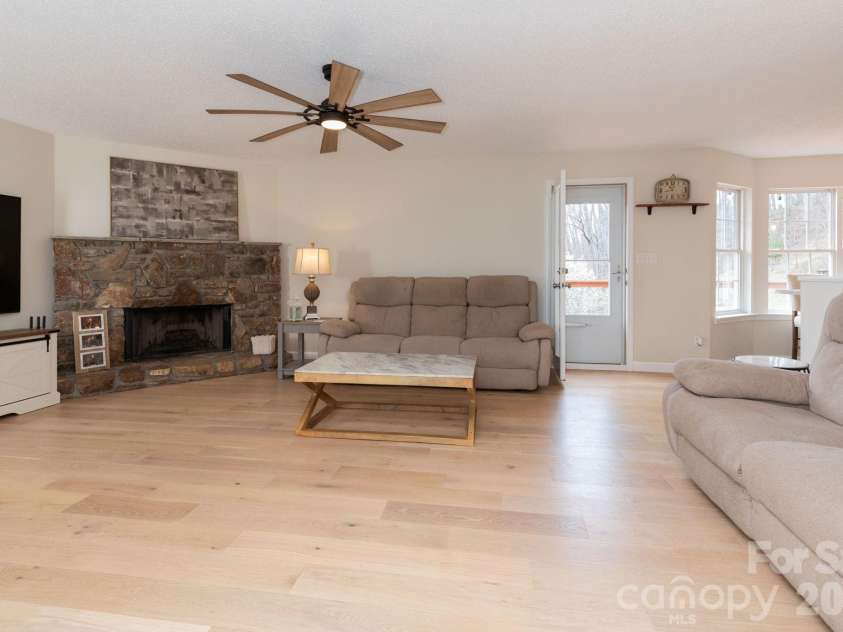 21 Lindon Cove Road, Candler, NC 28715.  MLS# CAR4361385, YatesRealty ID 14388. 