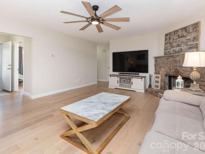 21 Lindon Cove Road, Candler, NC 28715.  MLS# CAR4361385, YatesRealty ID 14388. 