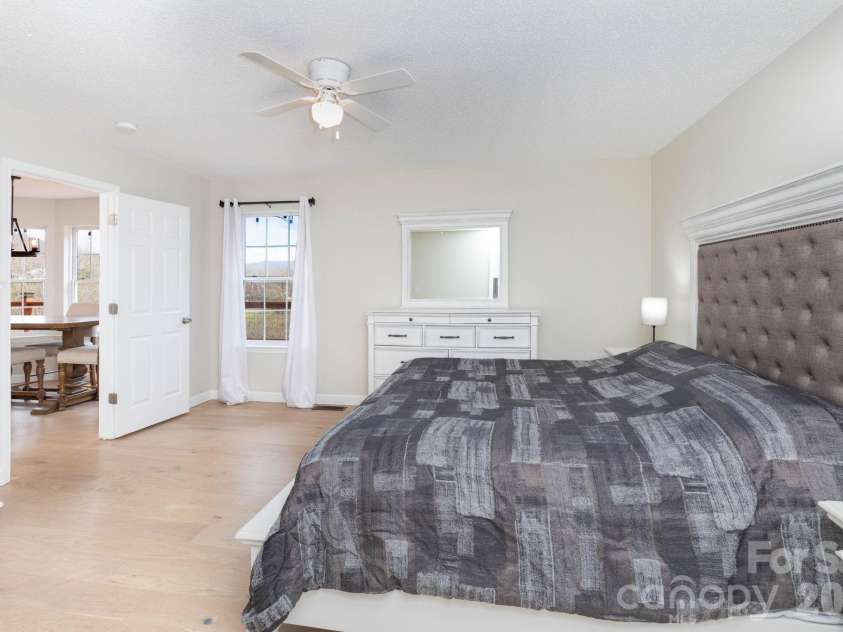 21 Lindon Cove Road, Candler, NC 28715.  MLS# CAR4361385, YatesRealty ID 14388. 