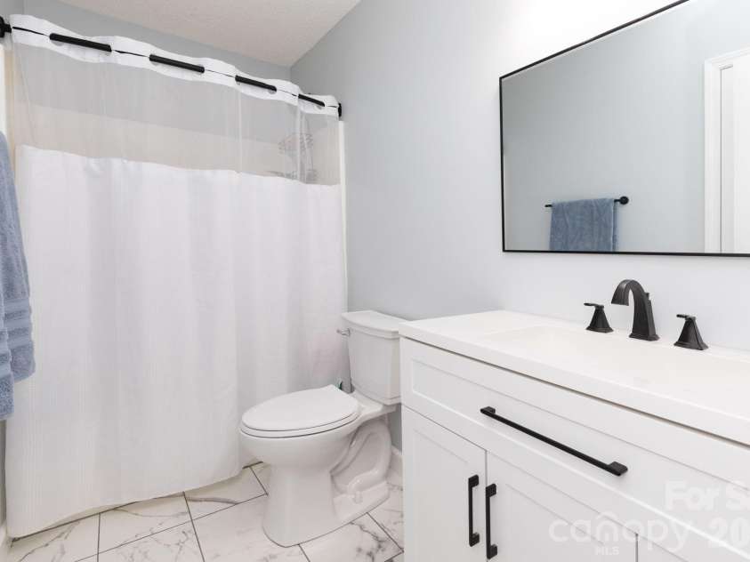 21 Lindon Cove Road, Candler, NC 28715.  MLS# CAR4361385, YatesRealty ID 14388. 