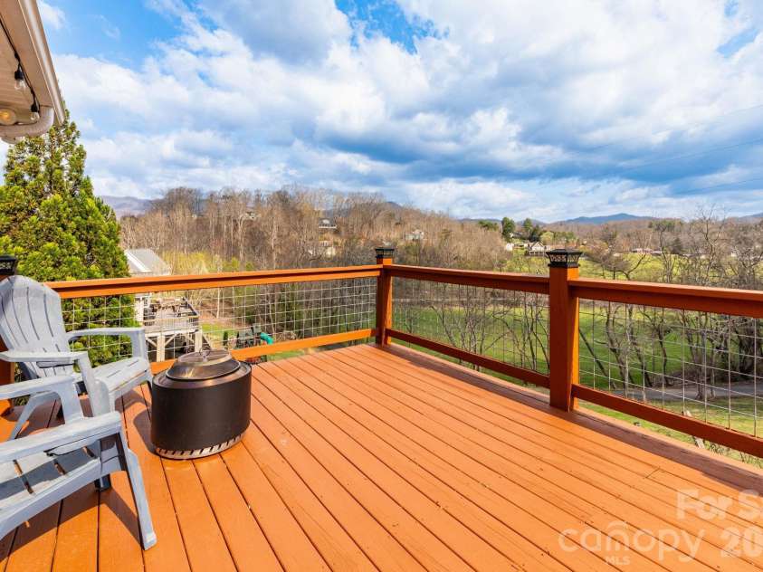 21 Lindon Cove Road, Candler, NC 28715.  MLS# CAR4361385, YatesRealty ID 14388. 