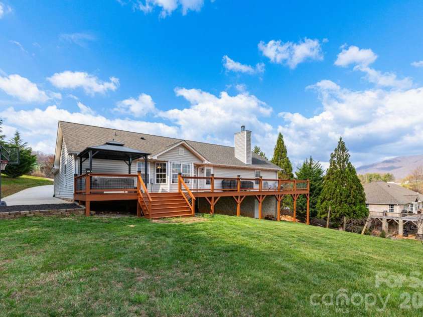 21 Lindon Cove Road, Candler, NC 28715.  MLS# CAR4361385, YatesRealty ID 14388. 