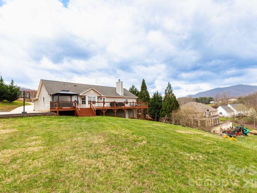 21 Lindon Cove Road, Candler, NC 28715.  MLS# CAR4361385, YatesRealty ID 14388. 