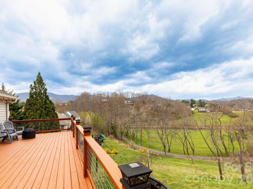21 Lindon Cove Road, Candler, NC 28715.  MLS# CAR4361385, YatesRealty ID 14388. 