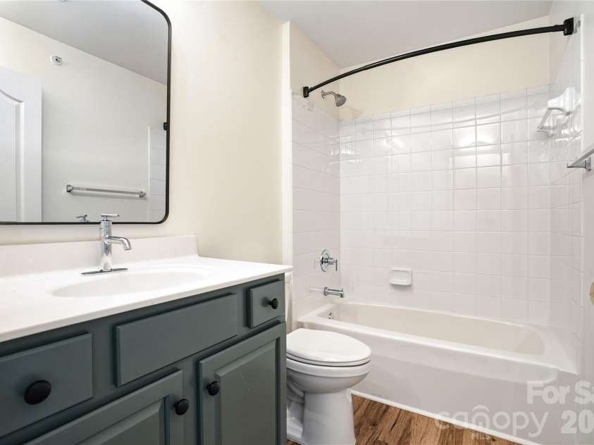 19777 Deer Valley Drive, Cornelius, NC 28031.  MLS# CAR4369434, YatesRealty ID 14389. Guest Bath
