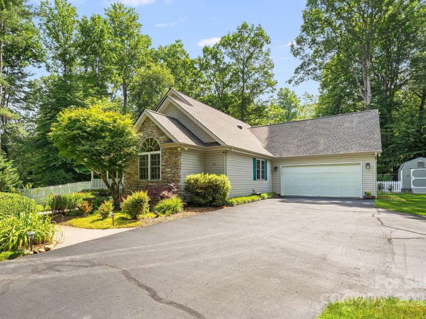 61 Greenwood Forest Drive, Etowah, NC 28729.  MLS# CAR4260594, YatesRealty ID 14389. 