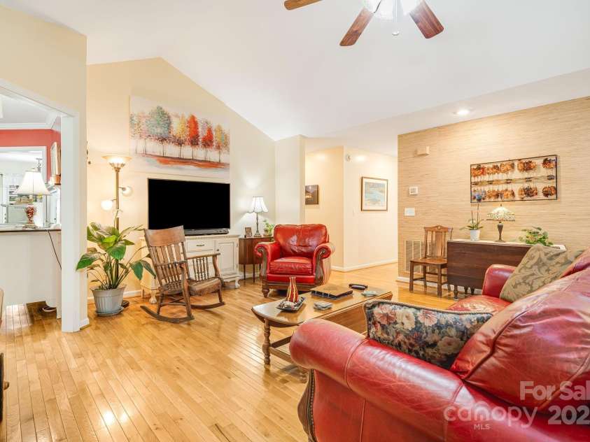 61 Greenwood Forest Drive, Etowah, NC 28729.  MLS# CAR4260594, YatesRealty ID 14389. 