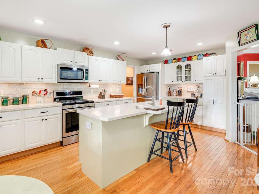 61 Greenwood Forest Drive, Etowah, NC 28729.  MLS# CAR4260594, YatesRealty ID 14389. 
